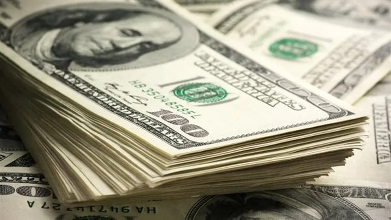 الدولار يسجل أعلى سعر للشراء في مصرف أبو ظبي الإسلامي